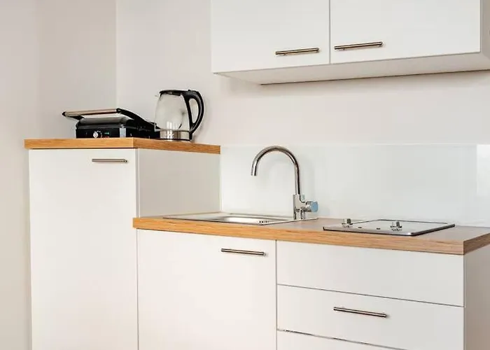 Modernes 18 , 3 Min Zur U6, Privater Eingang & Ruhe *