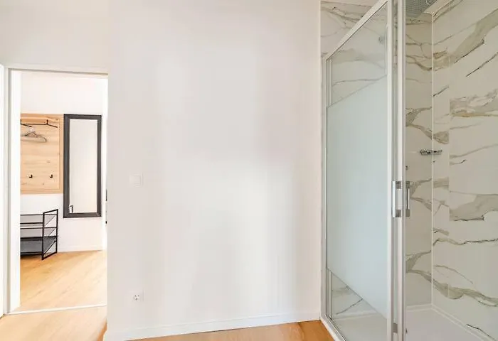Modernes 18 , 3 Min Zur U6, Privater Eingang & Ruhe Bécs