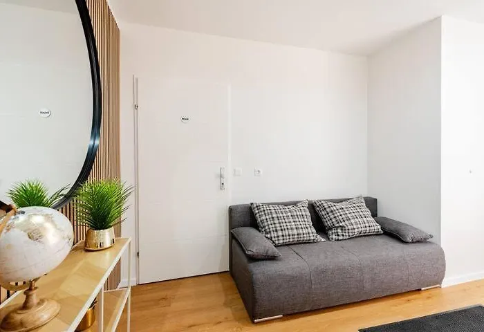 Modernes 18 , 3 Min Zur U6, Privater Eingang & Ruhe Bécs